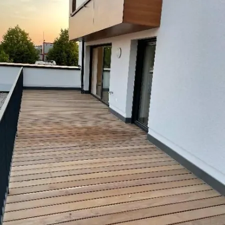Elegant 2 Bedrooms In Center With Parking &terrace- 142-99 *