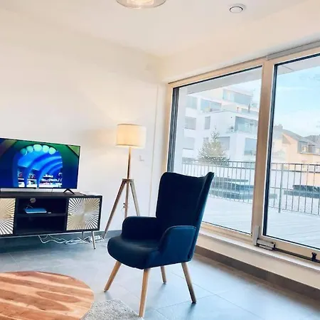 Elegant 2 Bedrooms In Center With Parking &terrace- 142-99 Apartman *