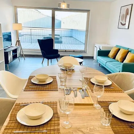 Elegant 2 Bedrooms In Center With Parking &terrace- 142-99 *